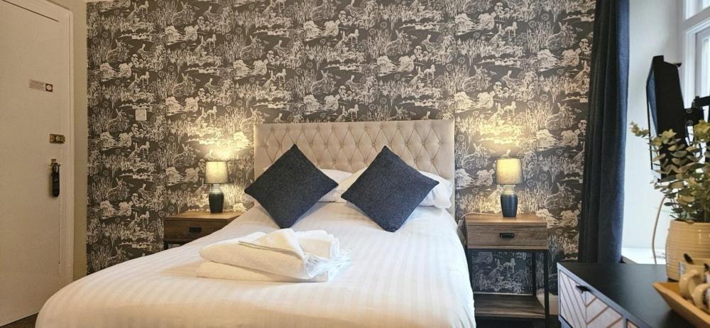 The Abbey Inn Buckfastleigh Bagian luar foto