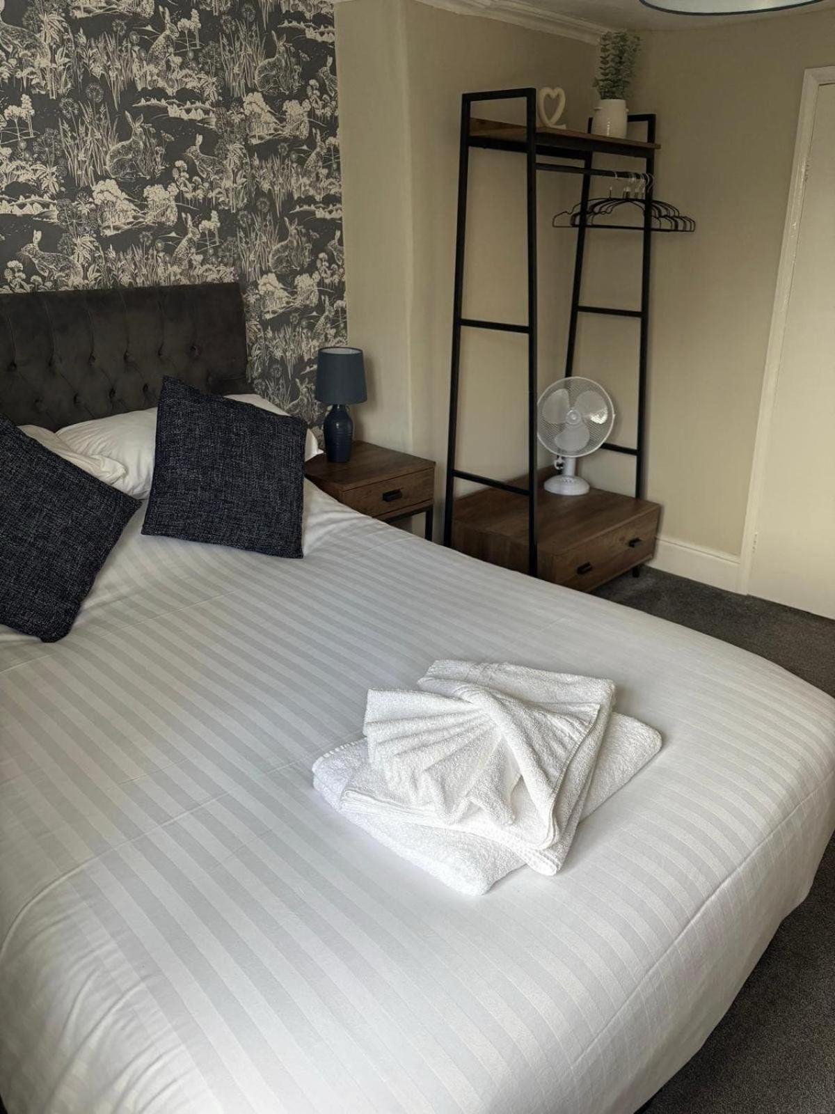 The Abbey Inn Buckfastleigh Bagian luar foto